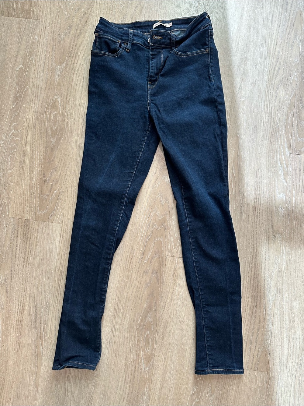 Levi’s 721 High Rise Skinny Dark Wash Jeans Size 28